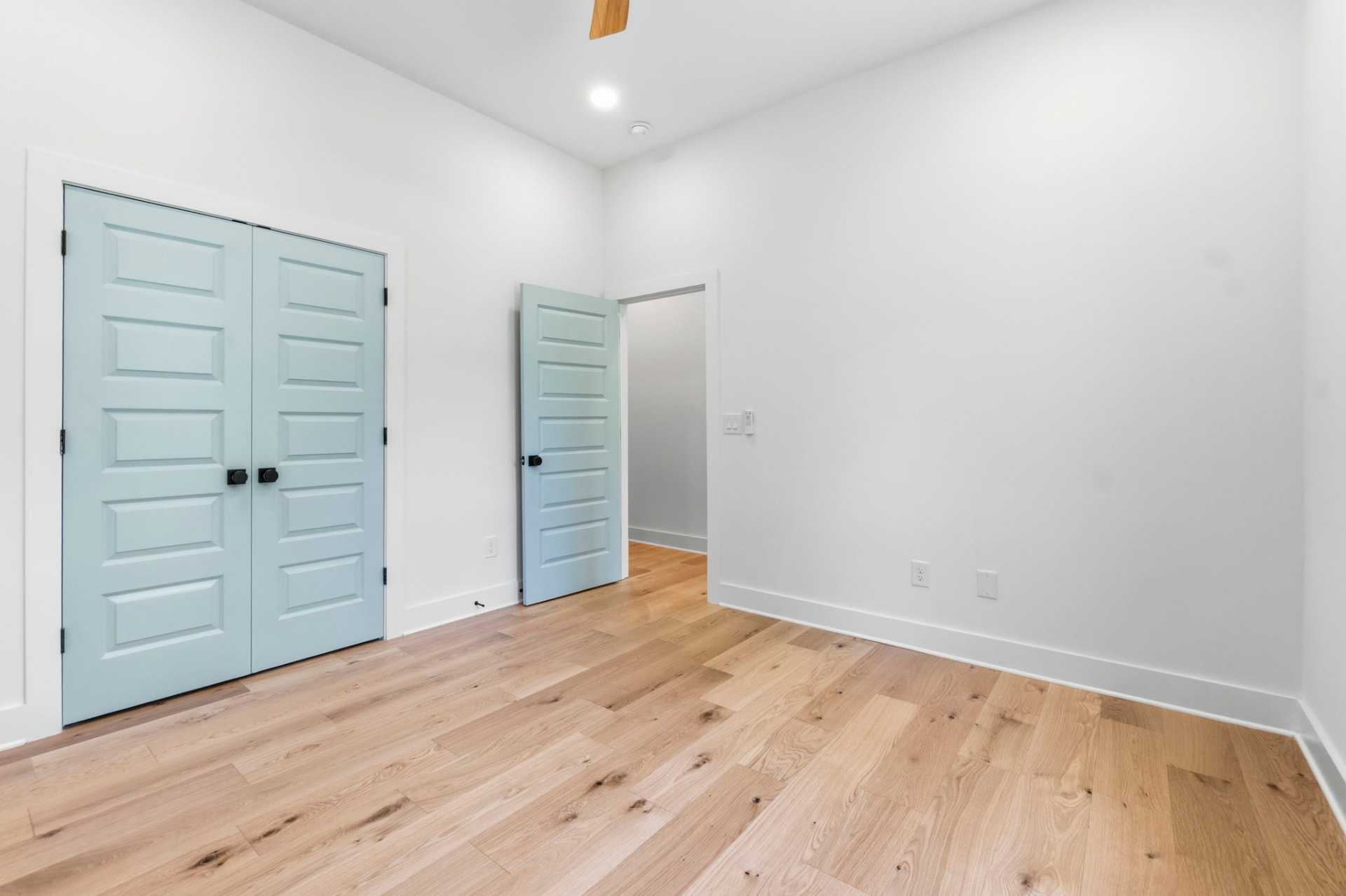 574 Paramount Drive thumbnail 29