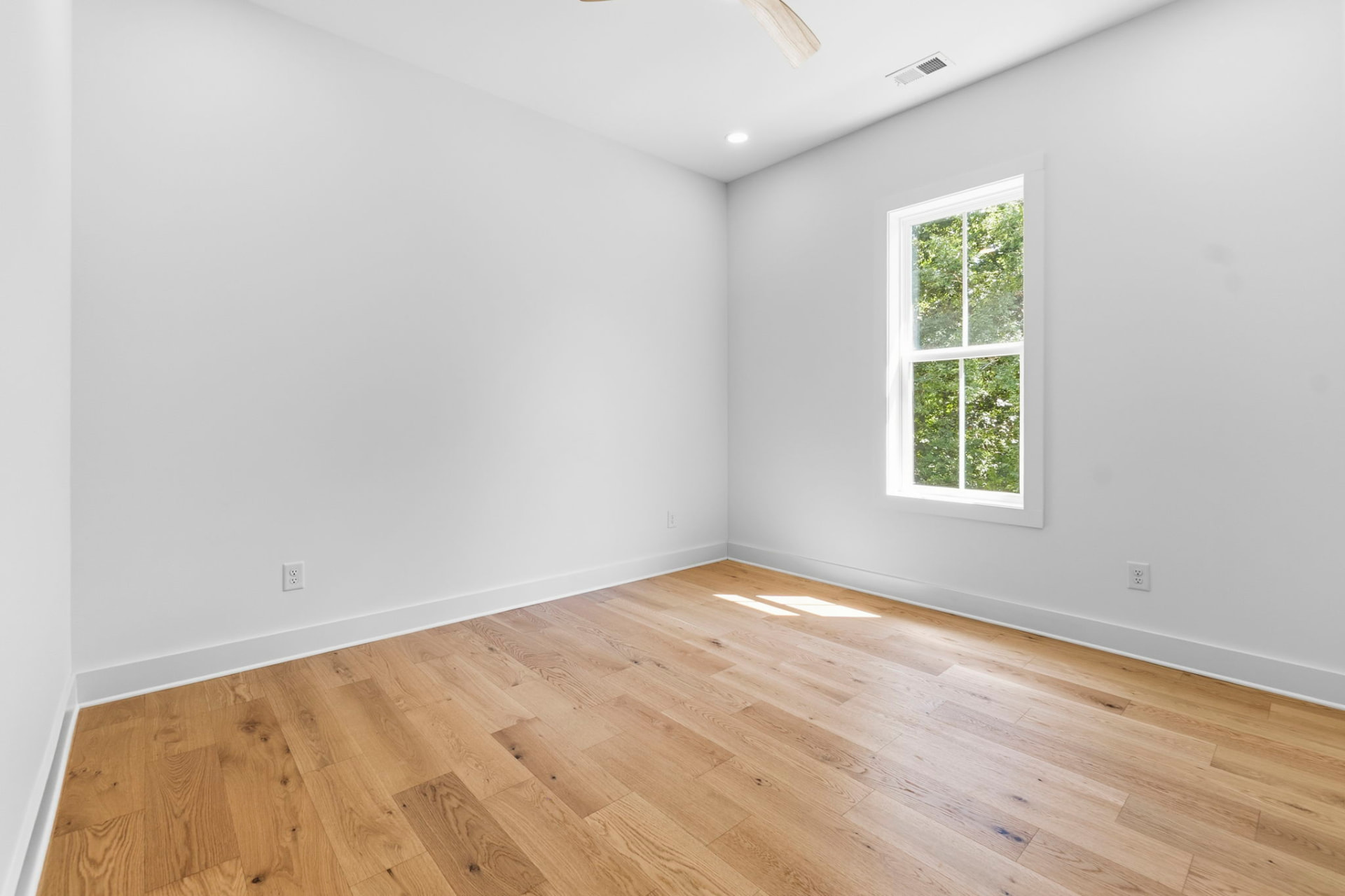 574 Paramount Drive thumbnail 32